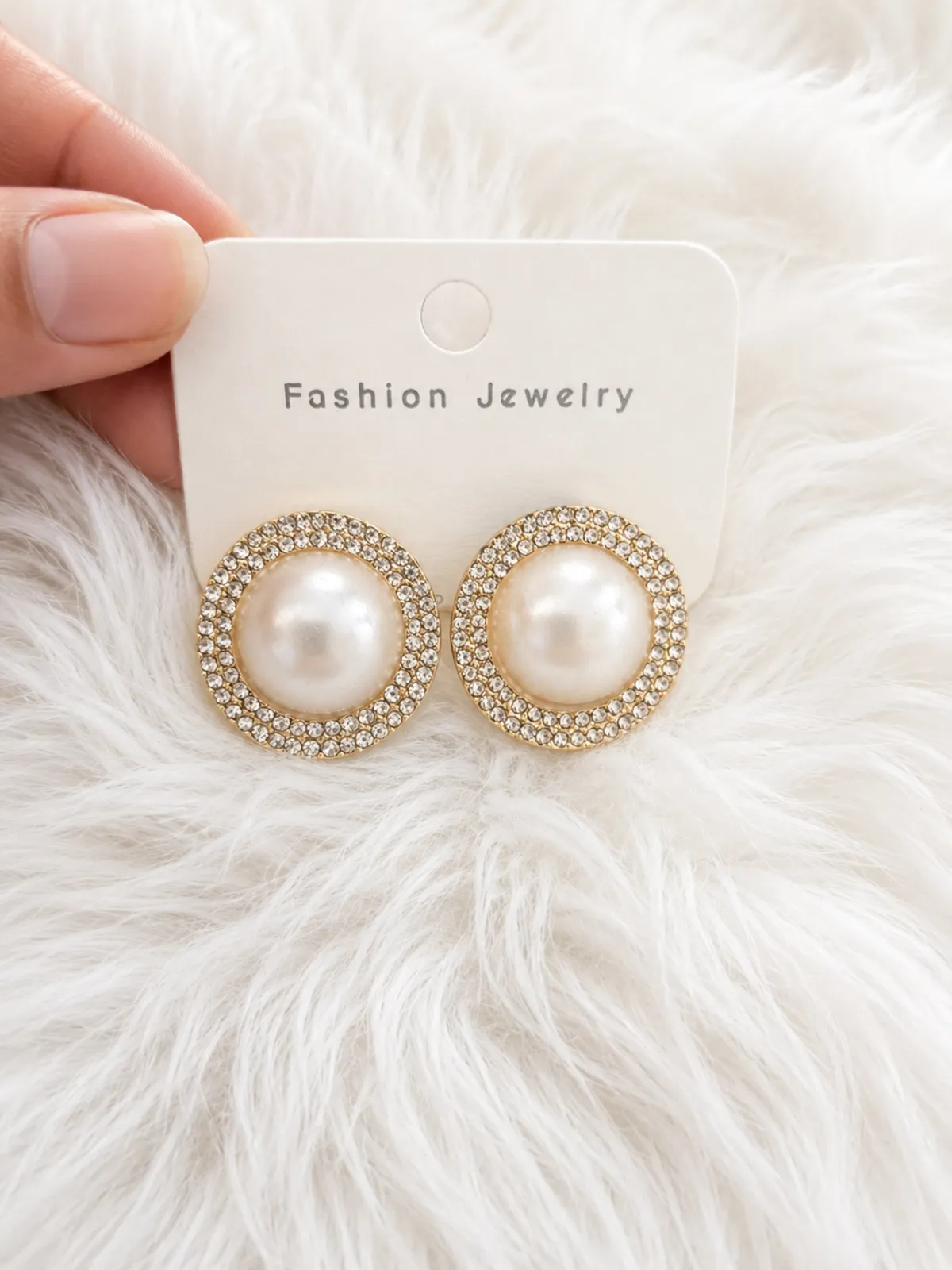 Pearl studs